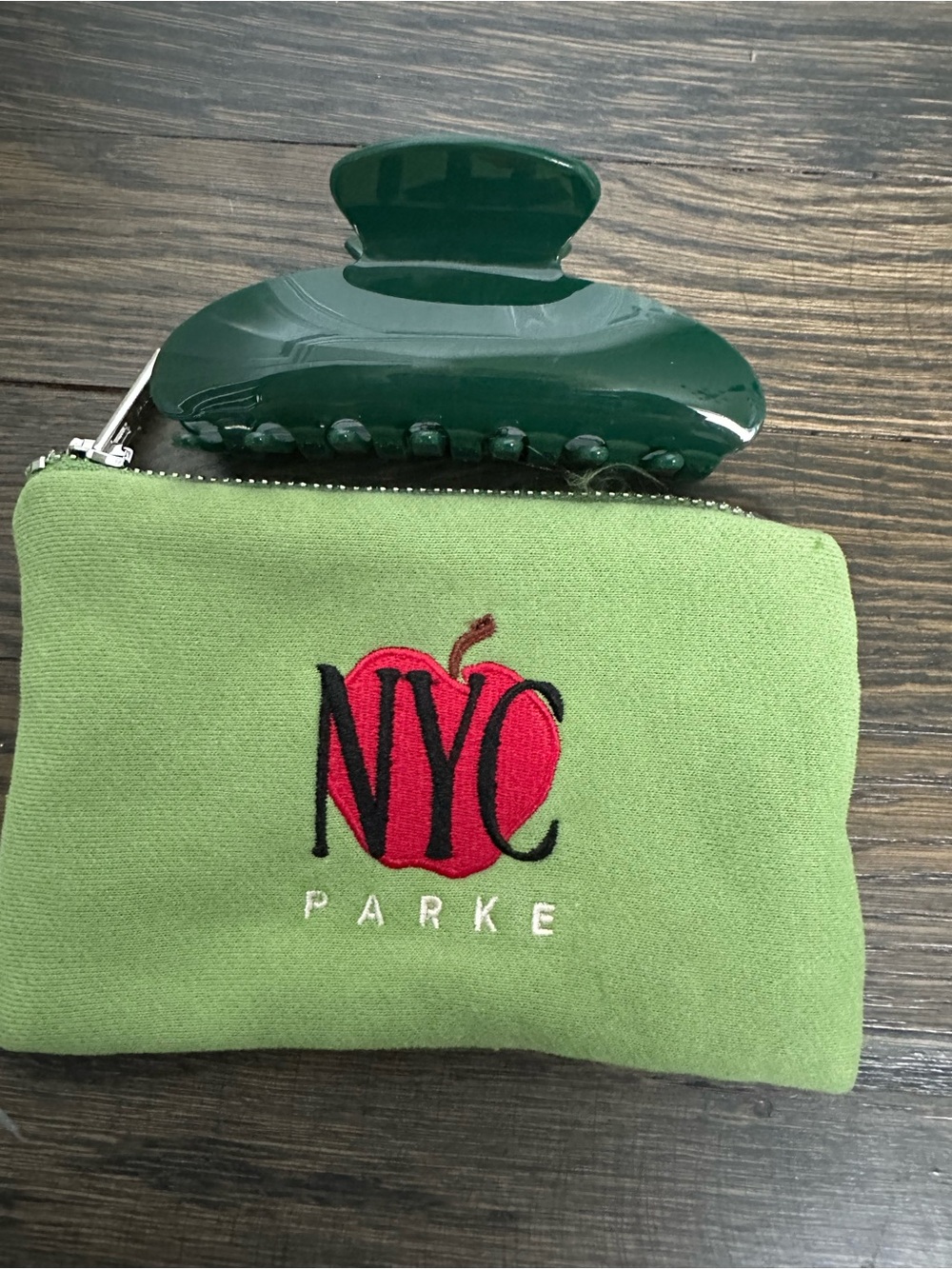 New NYC Pop Up Parke Green Subway Hair Clip Apple Zip Pouch - Picture 2 of 2
